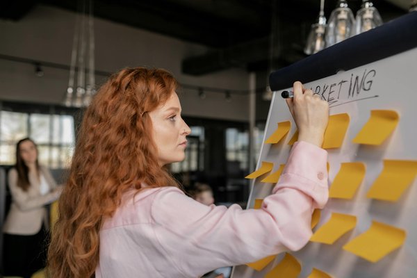 Révolutionnez l'Engagement de Votre Association : Les Défis et Opportunités Inédits du Marketing SMS