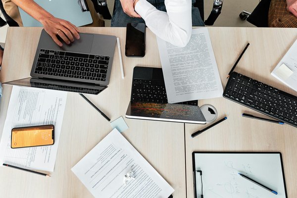 Quelles stratégies légales pour les entreprises face aux lois environnementales ?